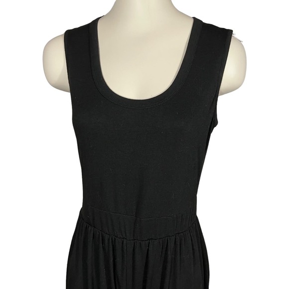 Elegant Black Sleeveless Jumpsuit - Picture 4 of 13
